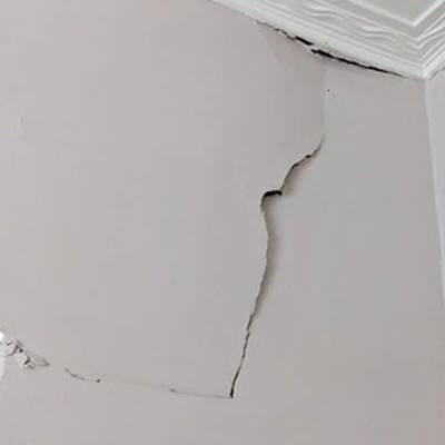 Cracks in plasterboard