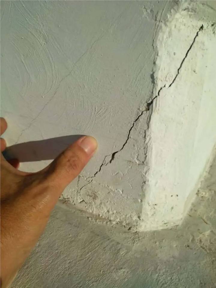 Wide structural crack through masonry, measured during inspection