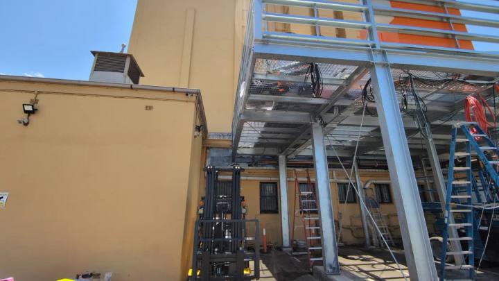 Steel plant platform installed alongside an existing building