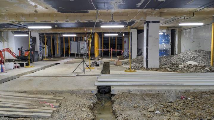 Propped basement level during staged demolition works